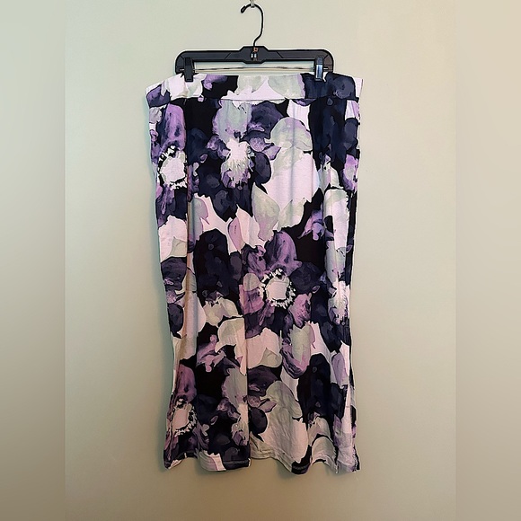 Liz Claiborne Dresses & Skirts - EUC Liz Claiborne floral maxi skirt.